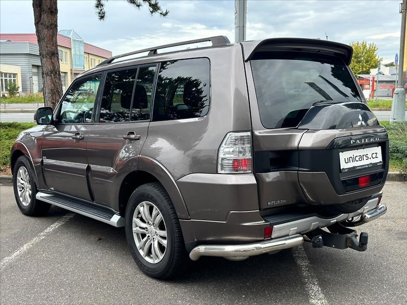 Mitsubishi Pajero 3,2 DI-D  Instyle 4x4+Serviska - fotka 4 z 32