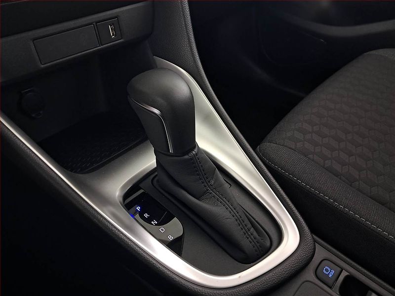 Toyota Yaris (2022) 1.5 VVT-i Hybrid, Automat - fotka 13 z 18