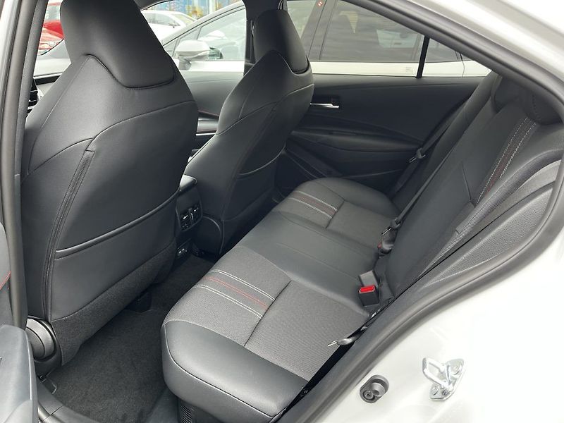 Toyota Corolla 1.8Hybrid GR Sport ODBĚR IHNED - fotka 12 z 29