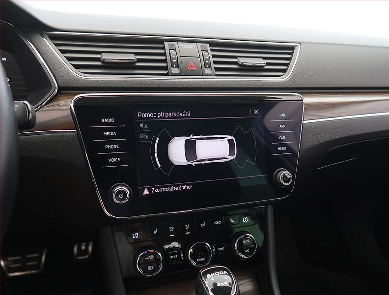 Škoda Superb (2022) Scout 2.0 TSI - fotka 23 z 32