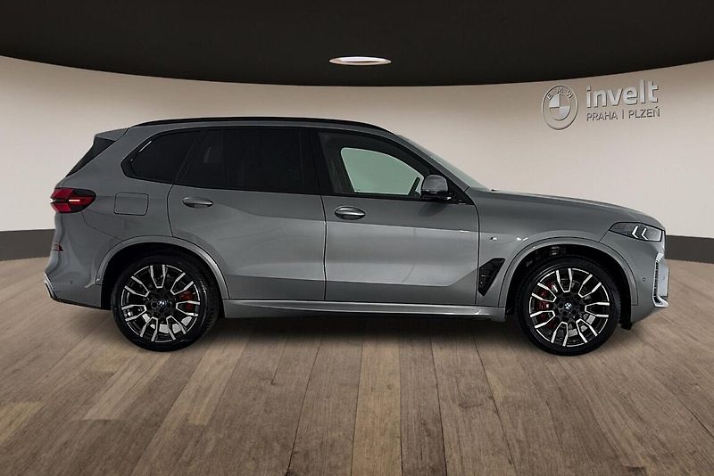 BMW X5 xDrive40i - fotka 2 z 29