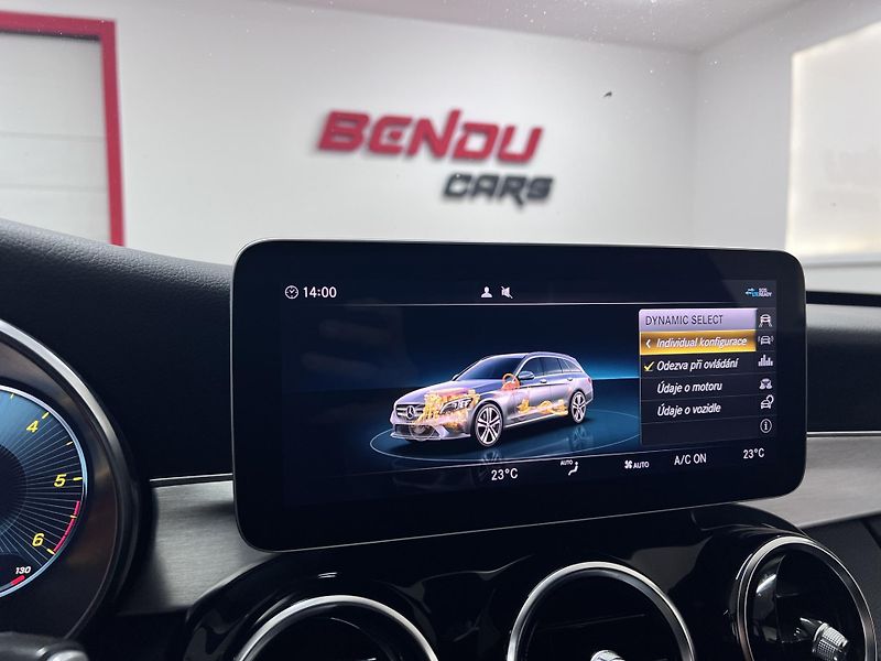 Mercedes-Benz Třídy C 220d 4-Matic Burmester Servis - fotka 31 z 45