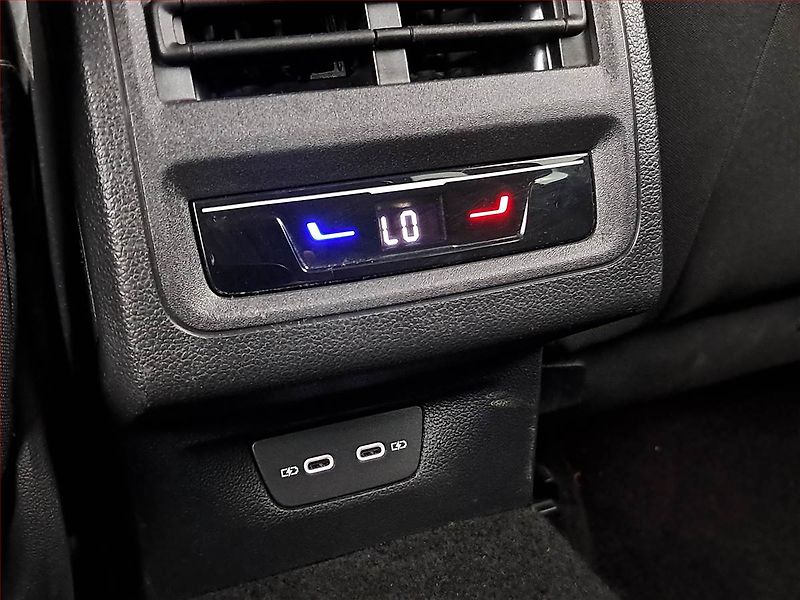 Volkswagen Golf (2023) 1.5 TSI - fotka 21 z 21