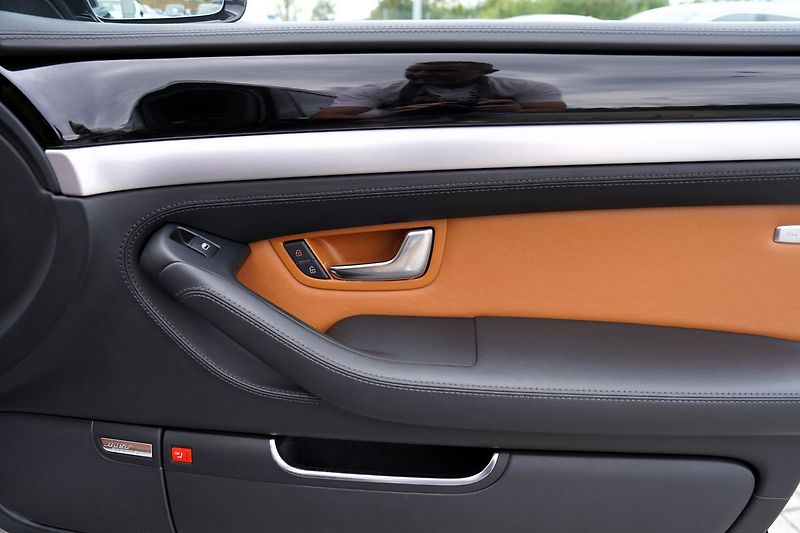 Audi A8 4.2 TDI Long,4x4 Exclusive - fotka 23 z 50