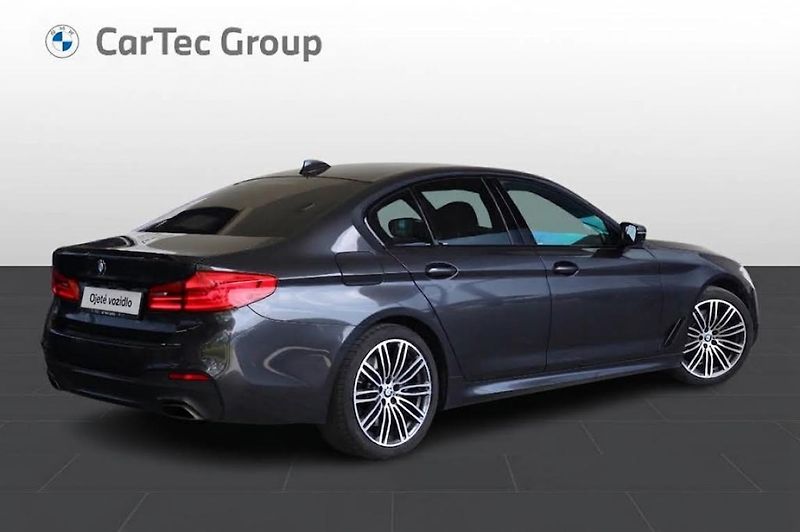 BMW Řada 5 530d xDrive Limousine - fotka 2 z 2