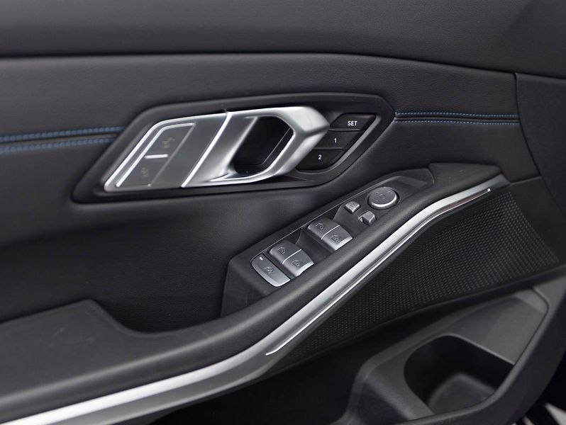 BMW Řada 3 M340d xDrive - fotka 15 z 21