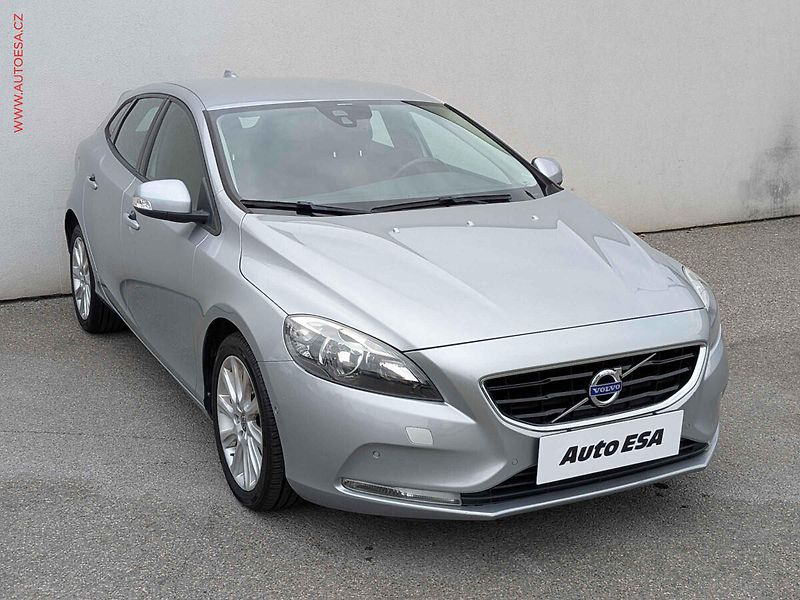 Volvo V40 (2013) 2.0D, AT, tempo, park.asist - fotografie inzerátu