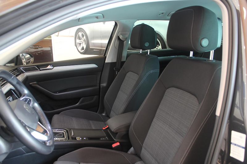 Volkswagen Passat (2022) 2.0TDI DSG Display Nez.Topení - fotka 16 z 36