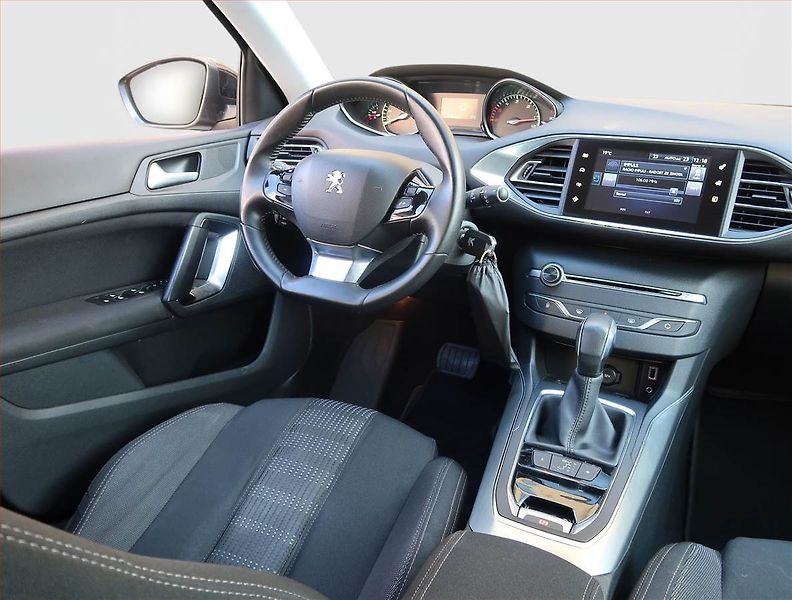 Peugeot 308 (2017) 1.6 BlueHDi, Automat, Navi - fotka 7 z 18