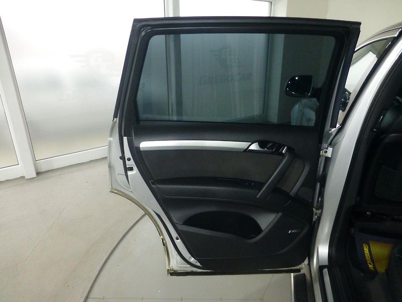 Audi Q7 (2010) 3,0TDI*XENONY**NAVI**VZDUCH** - fotka 15 z 28