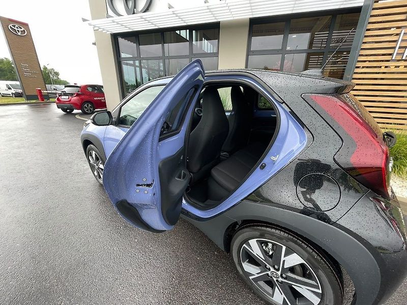 Toyota Aygo 1.5 Hybrid automat Style - fotka 23 z 27