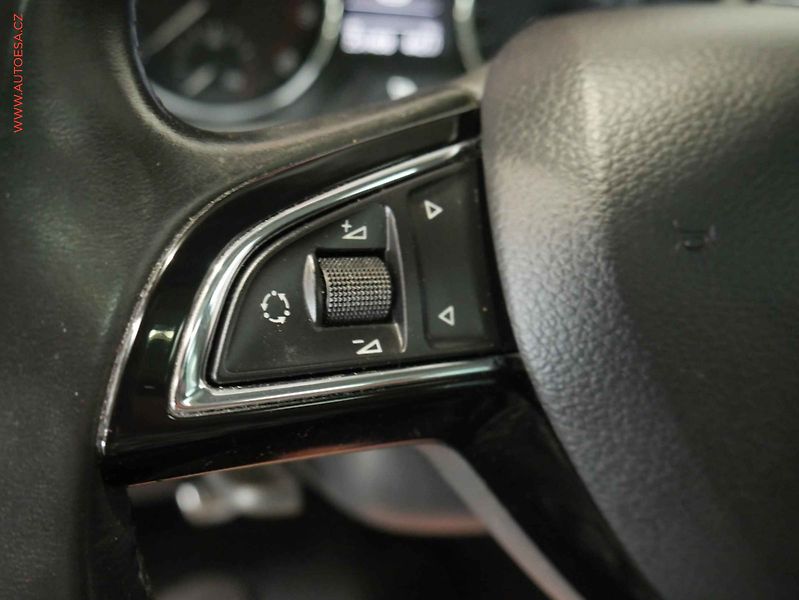 Škoda Rapid (2014) 1.2TSI, 1.maj, Xenon - fotka 12 z 18