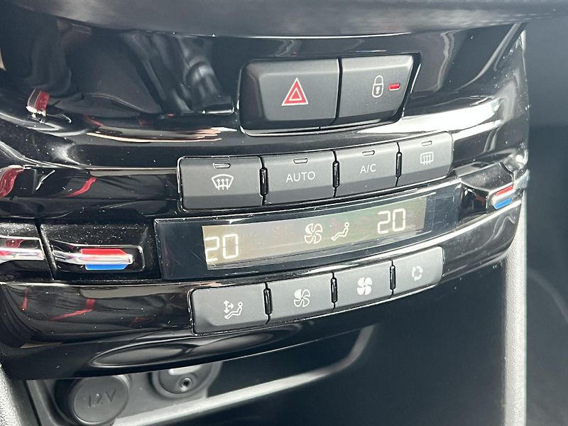 Peugeot 208 1.2i LPG KLIMA NAVI KAMERA ALU - fotka 22 z 41