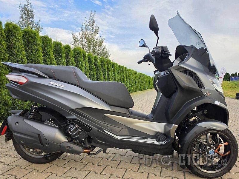 Piaggio MP3 530 Exclusive (2024) - fotka 3 z 20