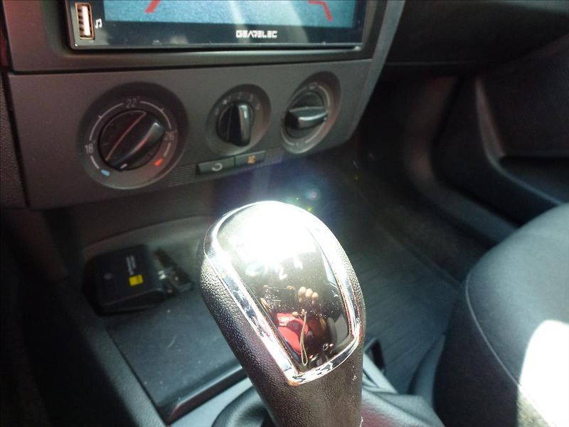 Škoda Fabia 1,4 16V Parkovací kamera - fotka 35 z 47