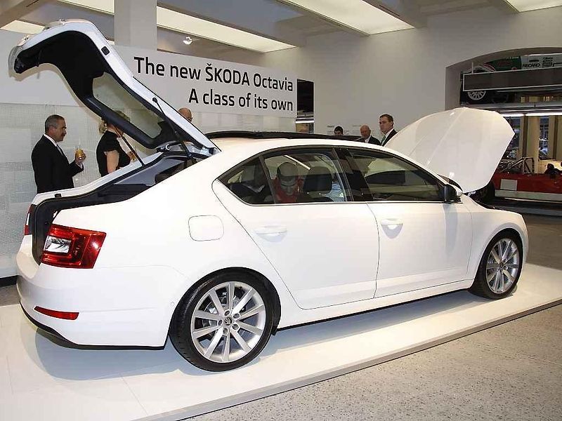Společnost Škoda Auto představila 11. prosince v Mladé Boleslavi třetí generaci stěžejního modelu Octavia. Vyrábět se má v příštím roce a světovou premiéru si odbude na začátku března na autosalonu v Ženevě.
