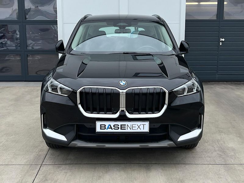 BMW X1 sDrive18i - fotka 2 z 22