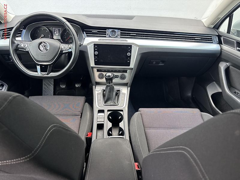 Volkswagen Passat (2018) 1.6 TDi, Comfortline, navi, - fotka 8 z 18