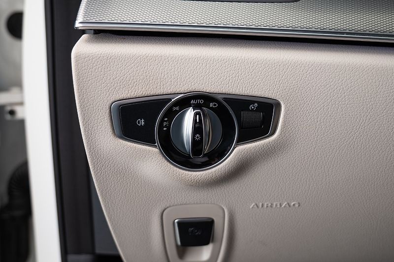 Mercedes-Benz Třídy E 4MATIC Burmester/ventilace - fotka 18 z 21