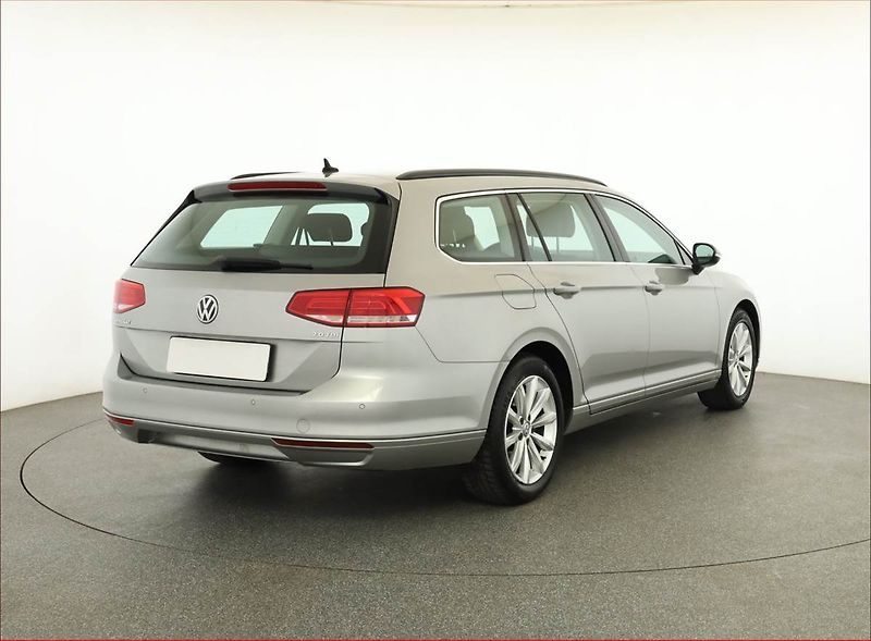 Volkswagen Passat (2015) 2.0 TDI, Navi, Tempomat - fotka 5 z 18