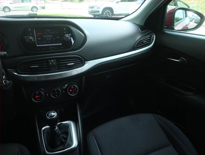Fiat Tipo (2017) 1.4 16V, Serv.kniha, Navi - fotka 8 z 13
