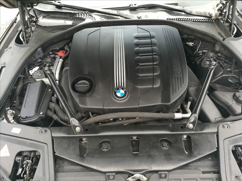 BMW Řada 5 3,0 d M paket - fotka 23 z 26