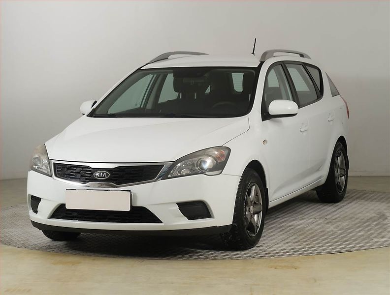 Kia Ceed (2010) 1.4 CVVT, nová STK - fotka 2 z 18