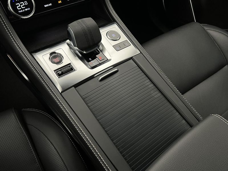 Jaguar F-Pace D200 R-DYNAMIC SE AWD AUT  - fotka 28 z 49