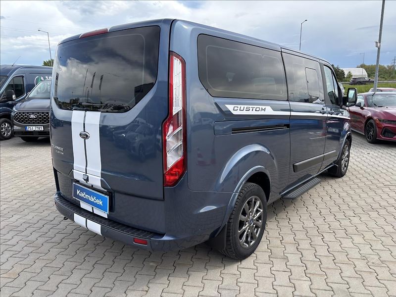 Ford Tourneo Custom 2,0 EcoBlue 125kW L2 - fotka 5 z 38