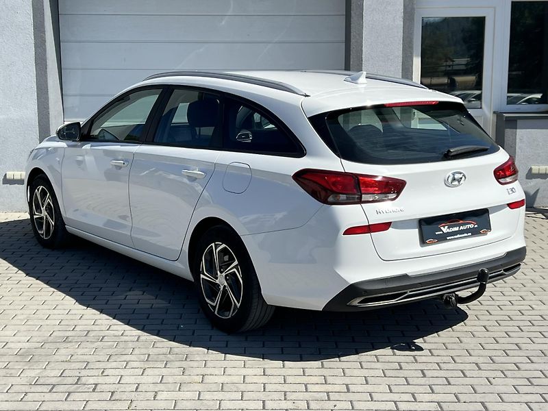 Hyundai i30 (2022) 1.6CRDi COMFORT TAŽNÉ KAMERA - fotka 3 z 20