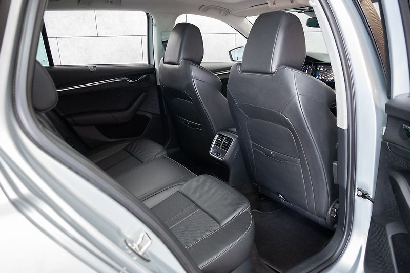 Škoda Octavia 1.5 G-TEC*KAMERA*ACC*DSG*DPH* - fotka 15 z 43