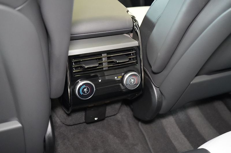 Land Rover Range Rover Sport P460e Dynamic SE, Masáž, Tažné - fotka 45 z 50
