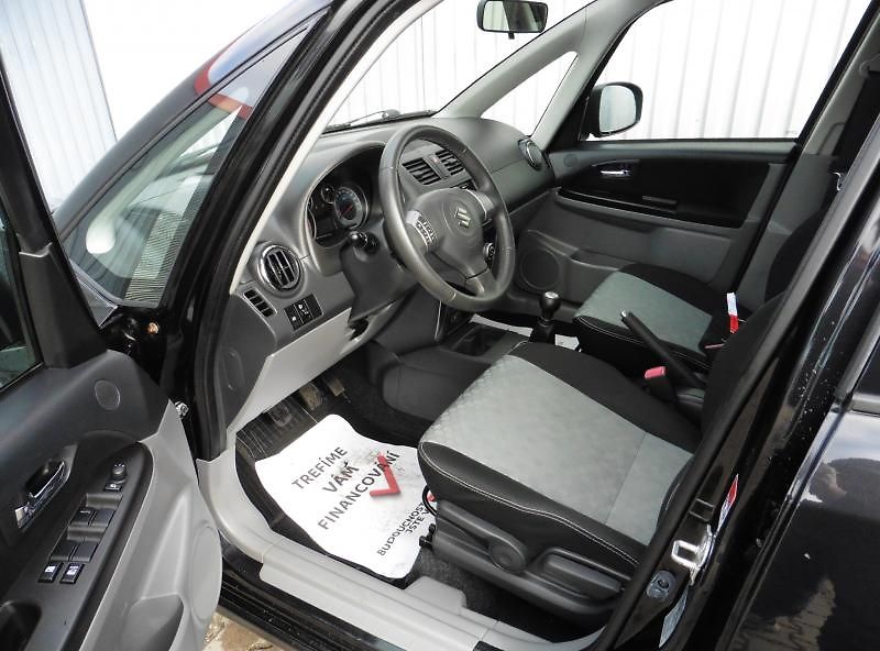 Suzuki SX4 1,6 VVTi Style 4x4 Navi 1.maj. - fotka 13 z 16