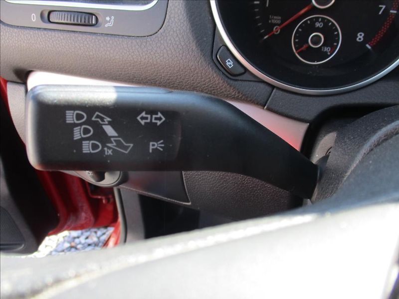Volkswagen Golf 1,4 i 16v, aut.klima,servis, - fotka 21 z 29