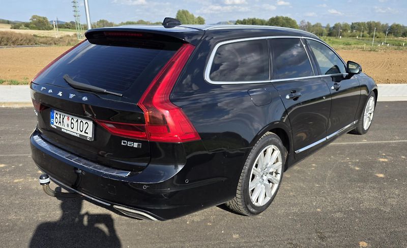 Volvo V90 (2017) D5 ADW 4x4  - fotka 4 z 11