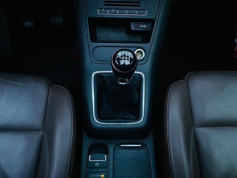 Volkswagen Tiguan 1.4TSI MANUÁL VÝHŘEV PANORAMA - fotka 37 z 46