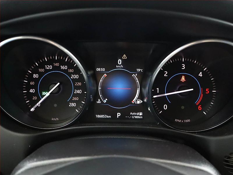 Jaguar XE (2016) 20d AWD, 4X4, Automat - fotka 9 z 16