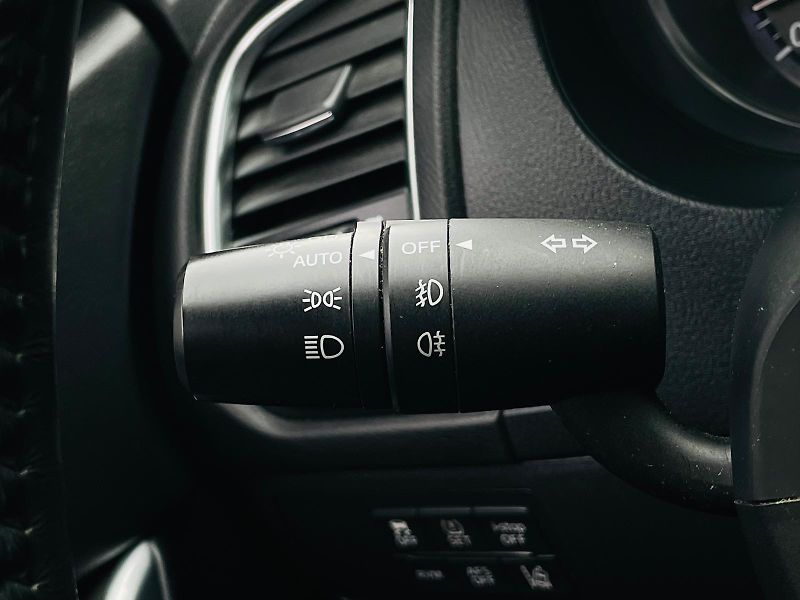 Mazda 6 2.0i MANUÁL SENZORY SERVISKA - fotka 38 z 45