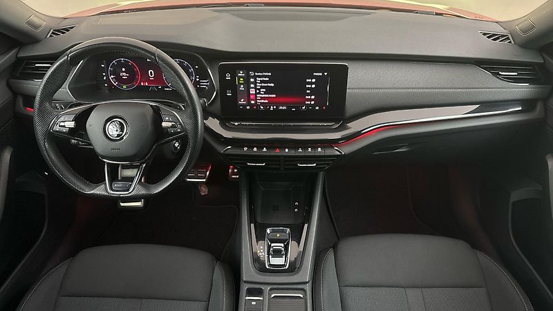 Škoda Octavia 2.0 TDI DSG Sportline - fotka 8 z 29