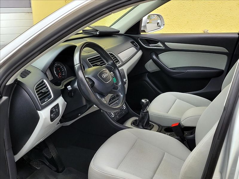 Audi Q3 2,0 TFSi Quattro SERV.KNÍŽKA - fotka 31 z 47