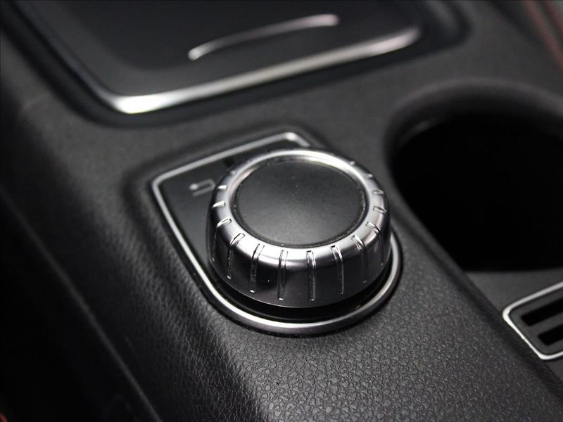 Mercedes-Benz CLA 2,1 CDI 200 4Matic AMG - fotka 27 z 37