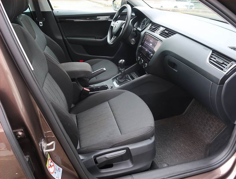 Škoda Octavia (2019) Style 1.5 TSI, Navi, Tempomat - fotka 9 z 18