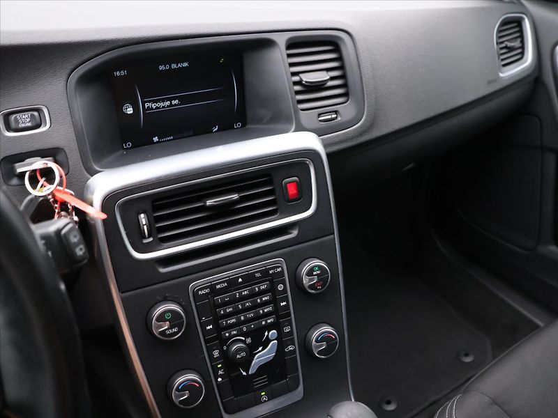 Volvo V60 1,6 D2 84kW Kinetic - fotka 21 z 33
