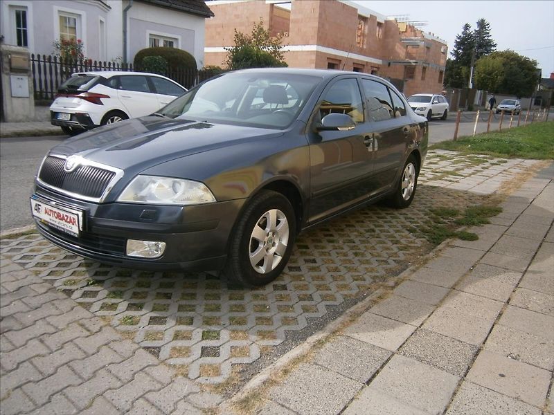 Škoda Octavia 1,6 i 85 KW KLIMA - fotka 3 z 11