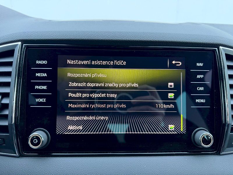 Škoda Karoq (2018) 2.0 TDI 110kW 4x4 DSG Style Pl - fotka 19 z 35