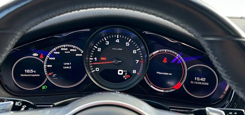 Porsche Panamera (2018) 3.0 V6 246KW AT 2018 65TKM - fotka 17 z 37