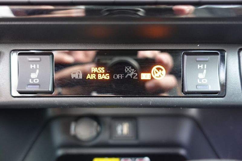 Toyota RAV4 2,5HSD Adventure 4x4 - fotka 23 z 34