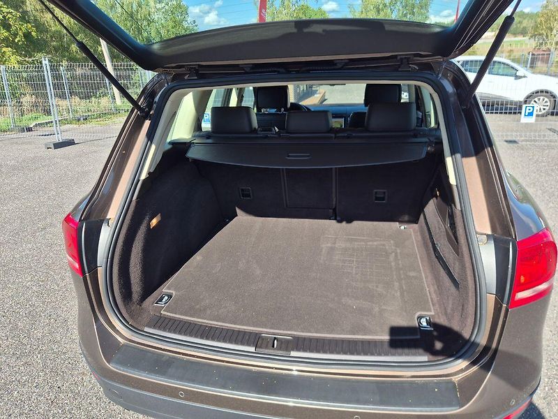 Volkswagen Touareg 3.0TDi 150kW 4x4 tažné - fotka 25 z 32