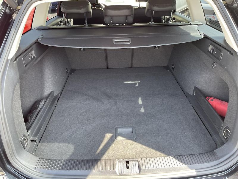 Volkswagen Passat 2.0TDi Dsg 4x4 HIGHLINE-DPH-ČR - fotka 25 z 38