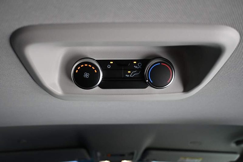 Ford Tourneo Custom (2025) 2.0 320 L1H1 8 Míst LED Kamera - fotka 30 z 38